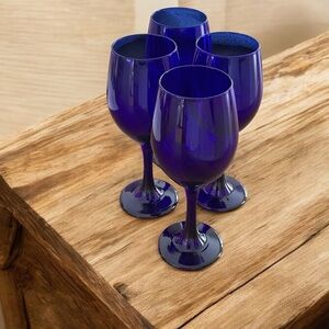 Gorgeous, set of four cobalt blue stemmed wine glasses
